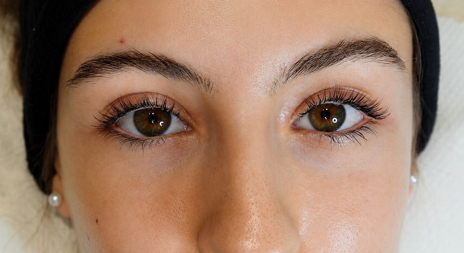 Pestañas y cejas trabajadas en Ziba