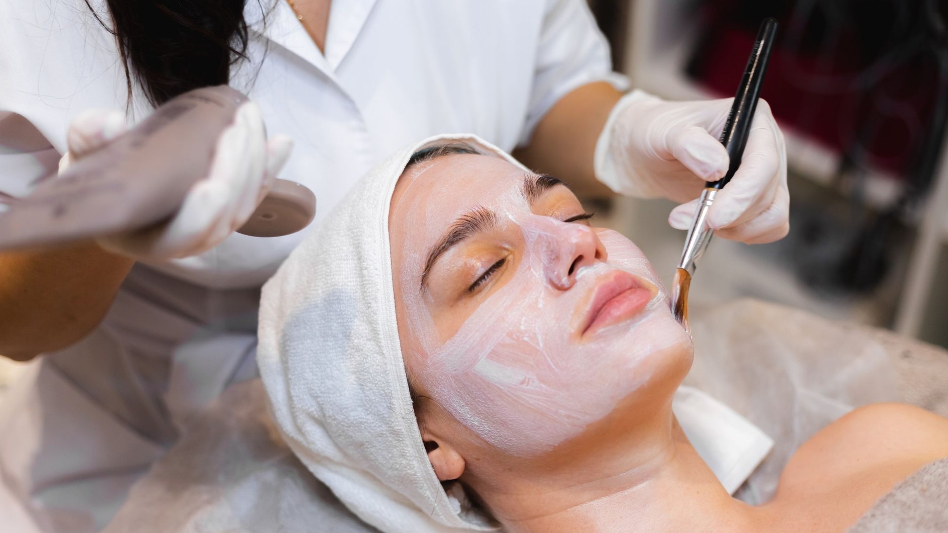 Tratamiento facial en cabina · Ziba Estética Integral, Madrid